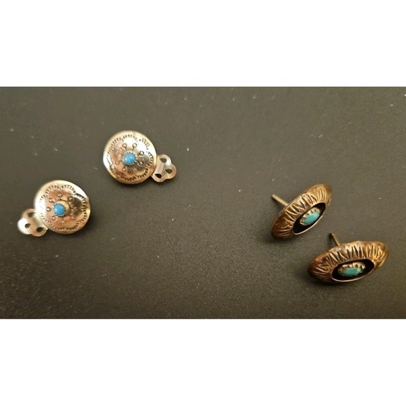 The Unbranded Brand Jewelry - Lot of 2 Vintage Sterling Silver Earrings with Turquoise Inlays (530)